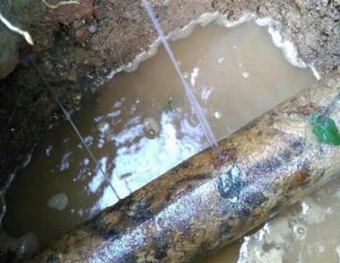 江干楼顶渗水维修公司分享下地暖漏水的原因及检测方法。